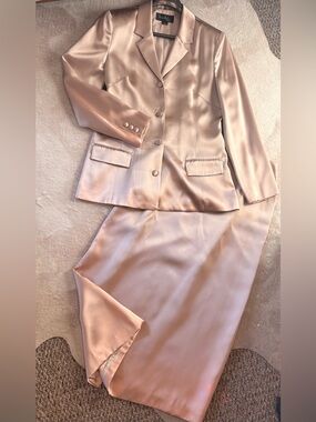 Nicole Miller NYC - Satin Blush Pink Skirt Suit - Women's Blazer & Skirt